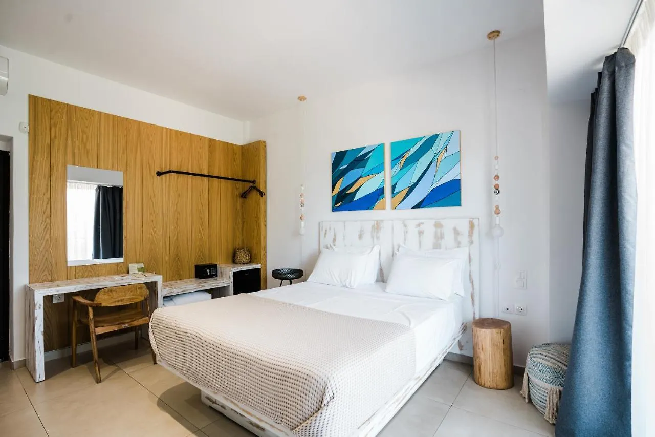 Limna Beach Afytos Resort